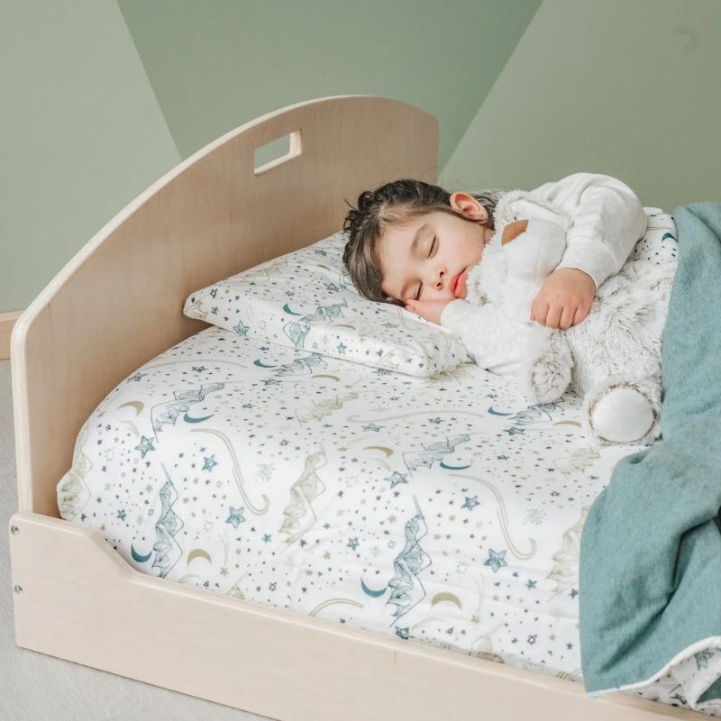 Sapiens Child - CHERRY TWIN - Montessori Floor Bed - Side View Child Sleeping