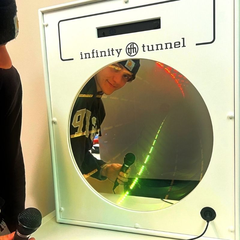 TFH Interactive Infinity Tunnel & Microphone - Active play boy reflection 