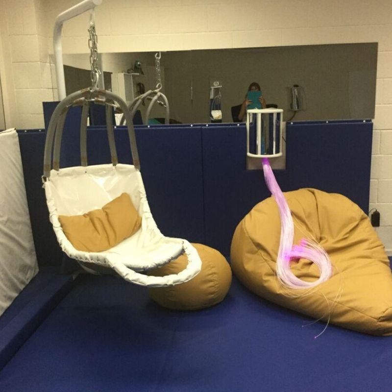 TFH Swaying Banana Leaf Chair - Indoor setting 