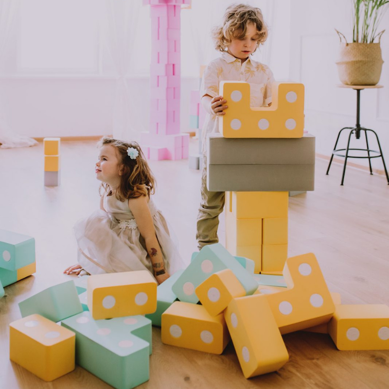 TUKI Magnetic Blocks Build Boy and Girl Playing