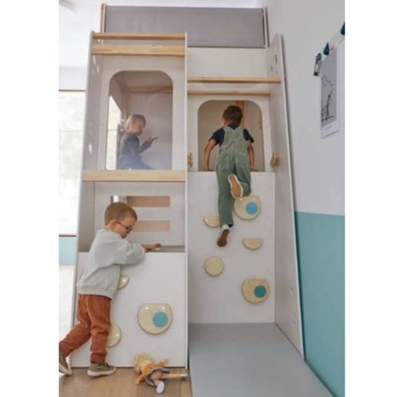HABA Pro Breeze.upp Fall Protection Mat positioned beneath the Breeze.upp Playhouse climbing level, providing a soft landing zone for children aged 3 to 6