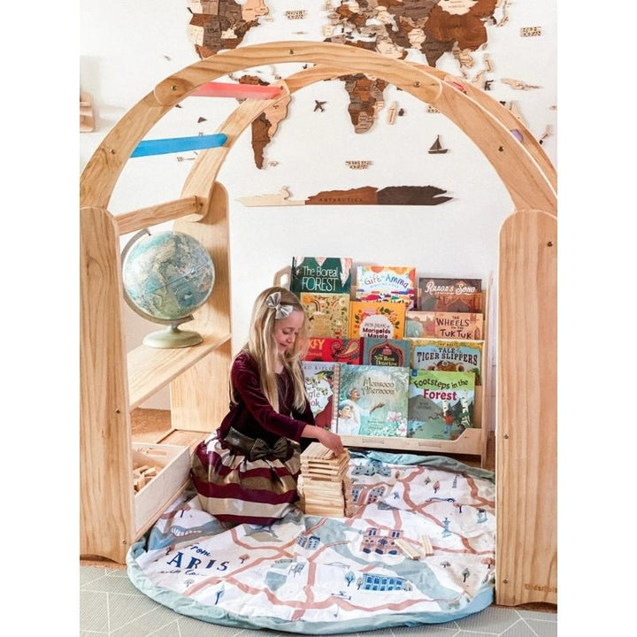 Child playing with building blocks at the Kinderhuis Aurora Waldorf Playstand, supporting cognitive development and imaginative play