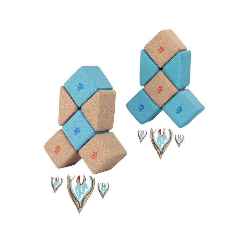 JollyHeap Pixi magnetic building blocks arranged diagonally with decorative brand accent cutouts