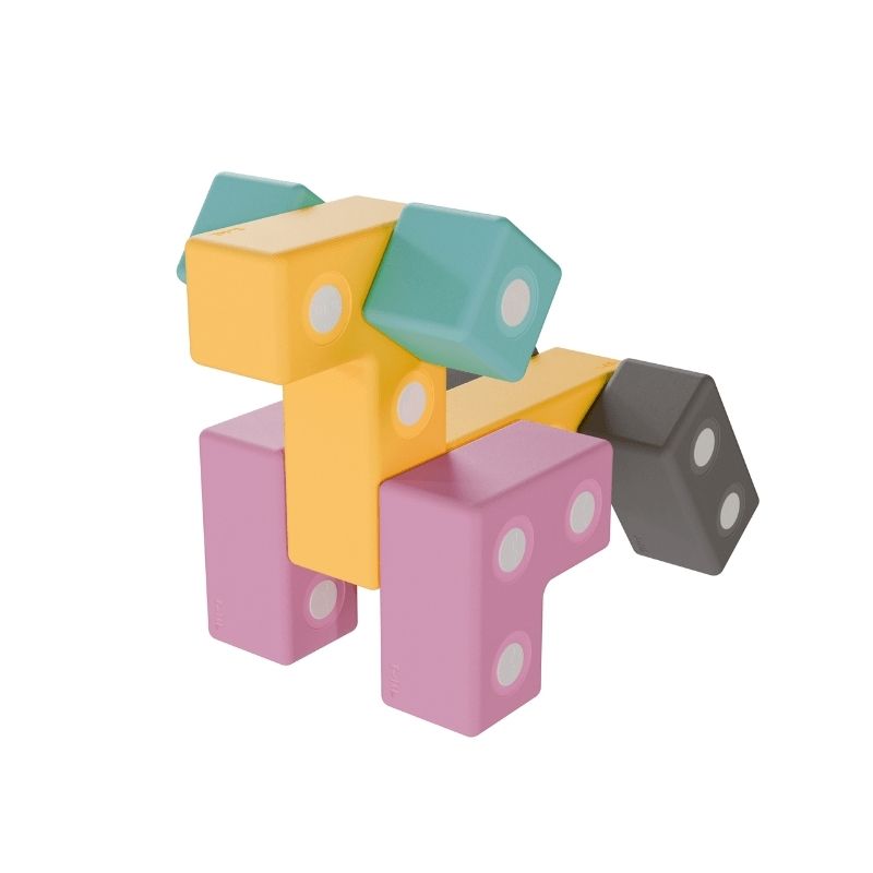 TUKI BIG Smart Magnetic Blocks Smart 160 arranged into a dog figure, showing the detailed 3D imaginative construction and full-angle rotating neodymium magnet connectivity of the 160-piece group-use large-format SMART set